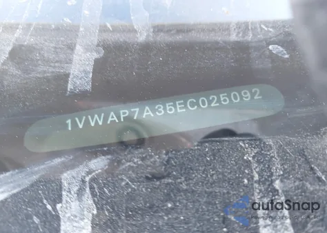 2014 Volkswagen Passat 2.5L S z USA, uszkodzony, nr VIN 1VWAP7A35EC025092